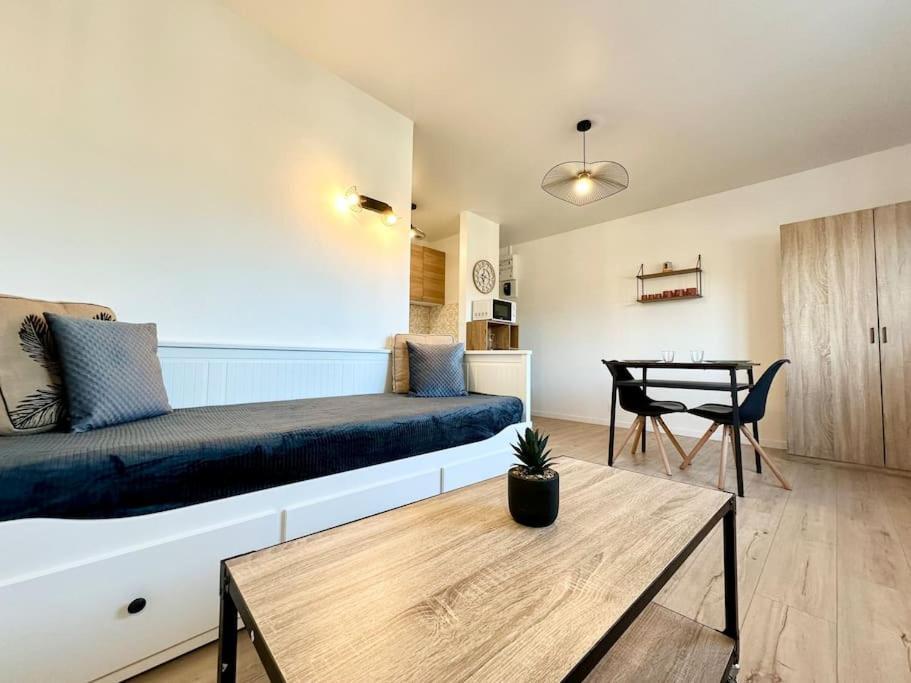 Appartement Le Clemenceau - Parking Prive - Fibre & Clim à Mont-de-Marsan Extérieur photo