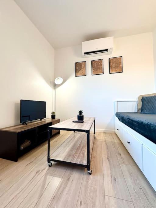 Appartement Le Clemenceau - Parking Prive - Fibre & Clim à Mont-de-Marsan Extérieur photo