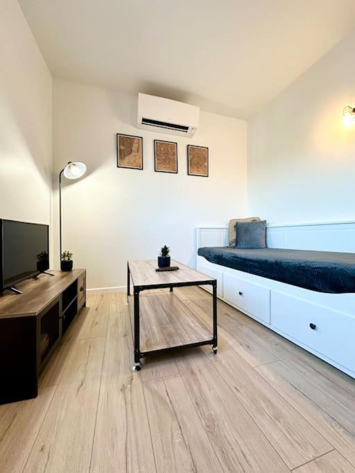 Appartement Le Clemenceau - Parking Prive - Fibre & Clim à Mont-de-Marsan Extérieur photo